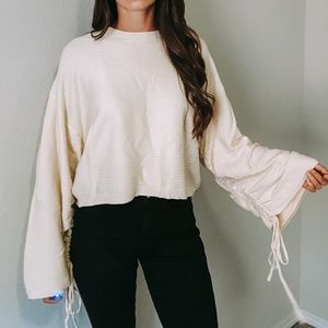 🤩3FOR$30 SALE NWOT Drawstring Wide Sleeve Sweater